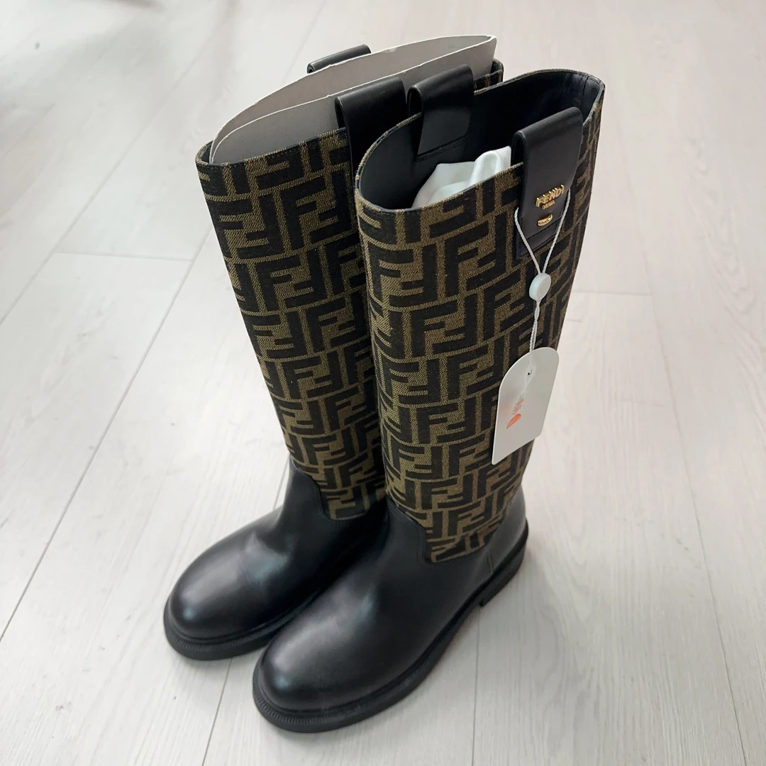 95新 FENDI/芬迪 长筒靴39码黑色/250821WYYSL01