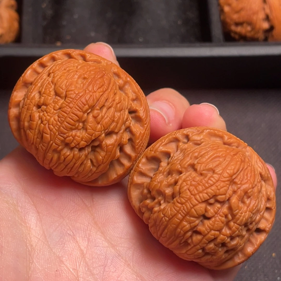 文玩核桃把件秦岭野生核桃