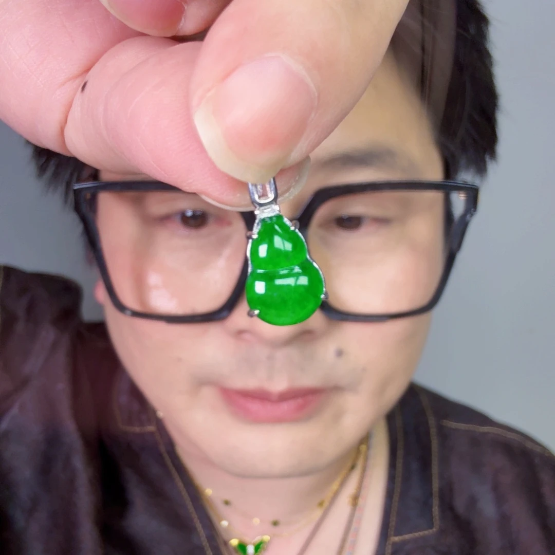 颈饰未镶嵌翡翠一件