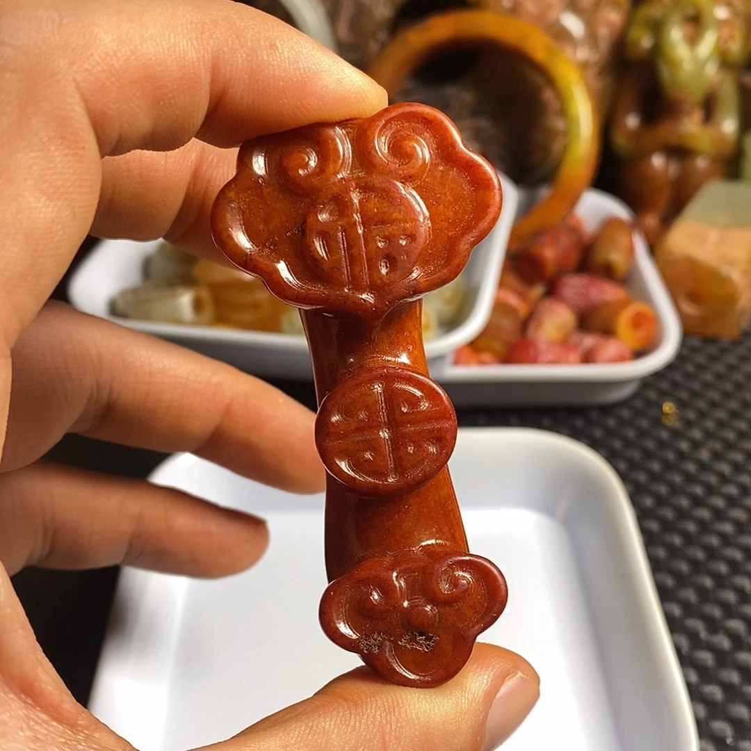 透闪石-蛇纹石玉合金颈饰