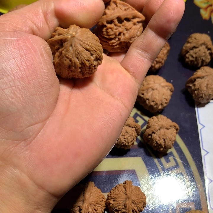 A***周文玩核桃吊坠南疆石