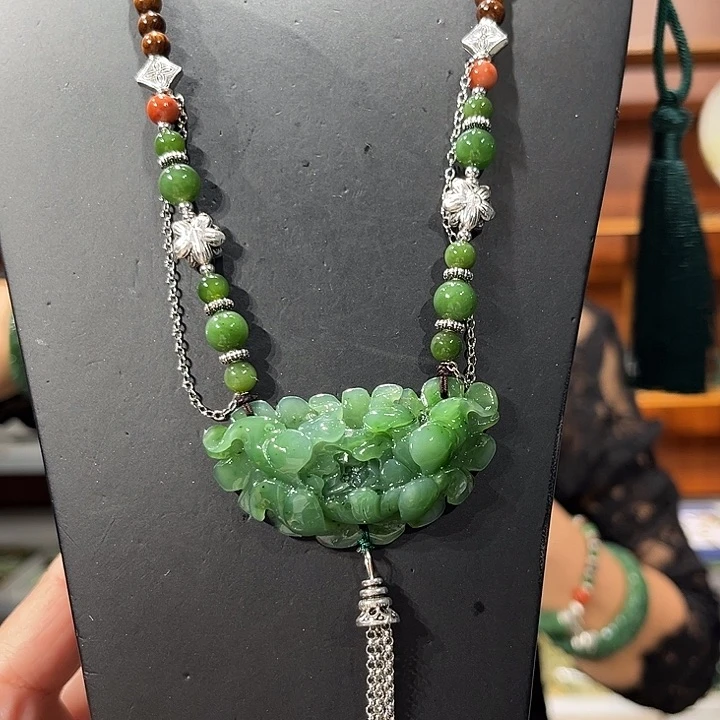 颈饰未镶嵌和田玉（糖玉）