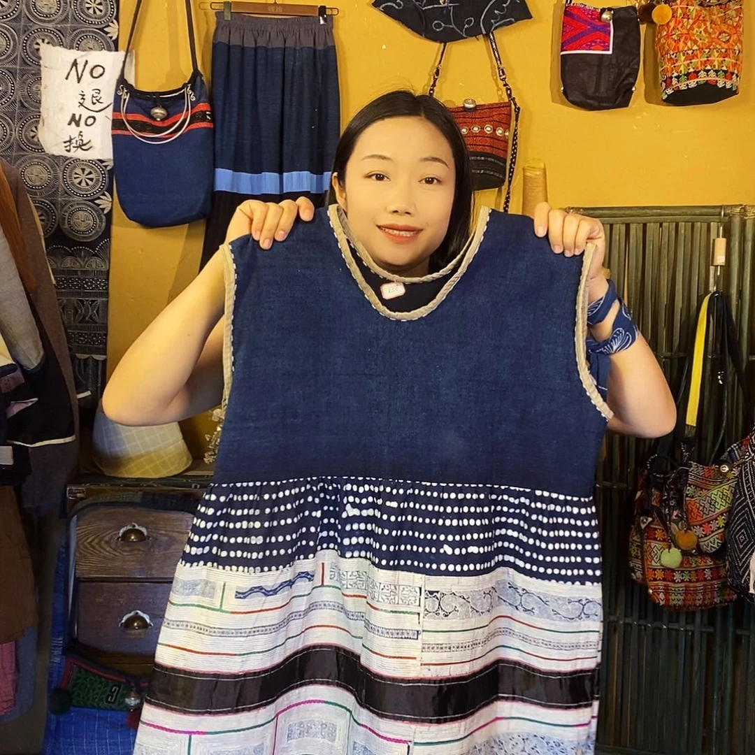 织绣有****碧手工蜡染土布连衣裙