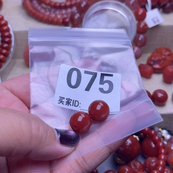 凡***点南红玛瑙未镶嵌颈饰