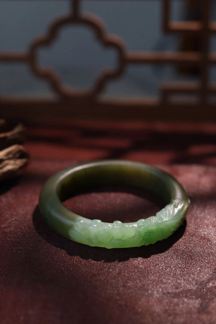 和田玉碧玉高色苹果绿雕花金鱼荷花手镯