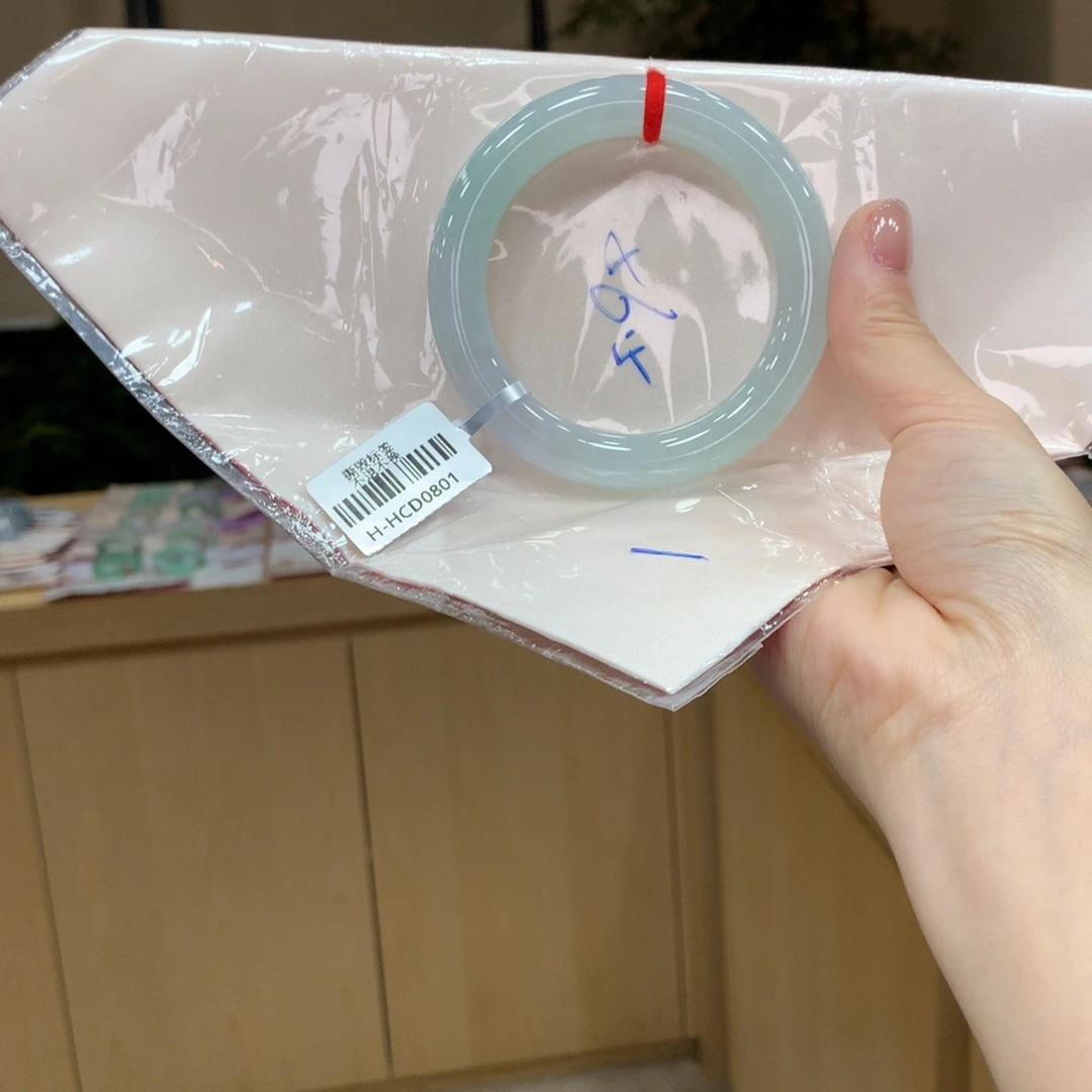 翡翠手镯未镶嵌不退不换