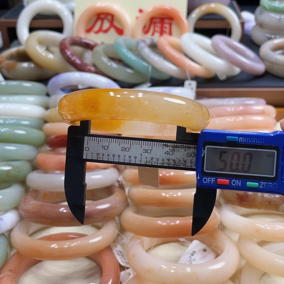 未镶嵌手镯石英岩玉