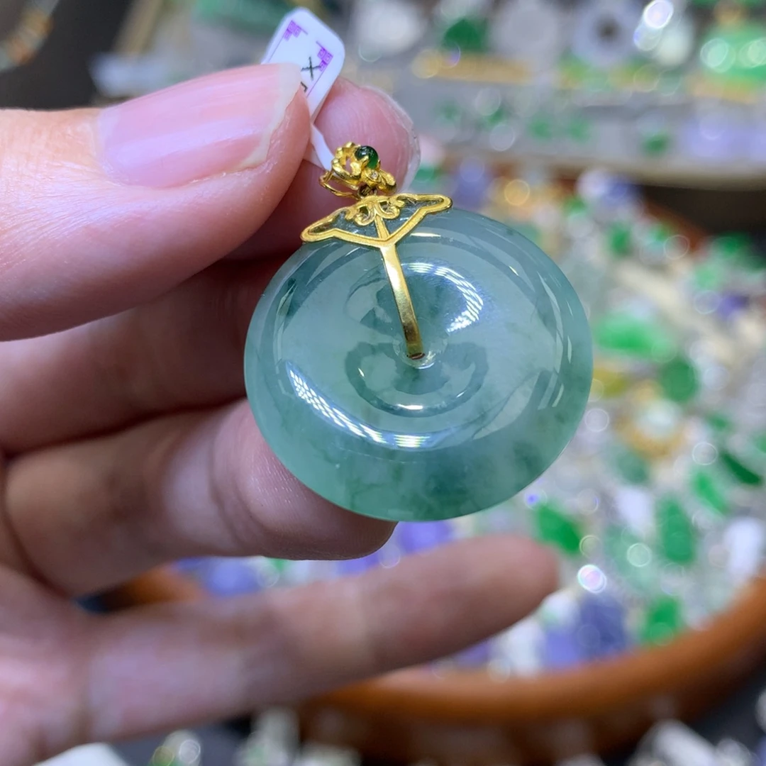 颈饰18K金镶嵌翡翠