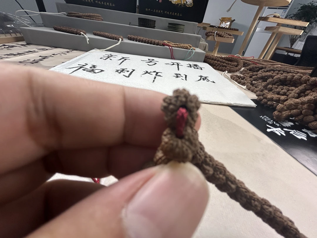 《C020》老树双龙梅花长串7-8mm左右+倒悬山礼盒一套