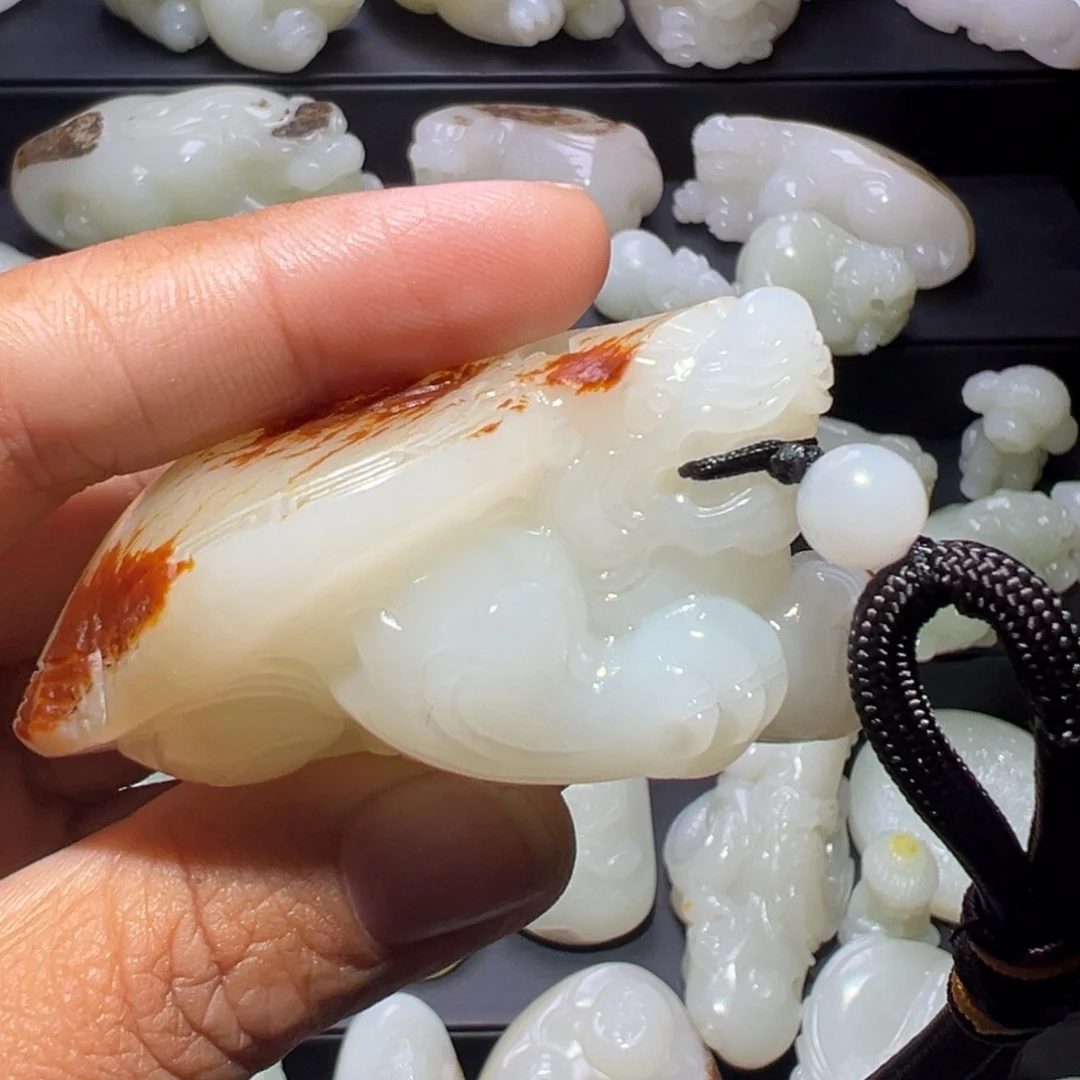 勿***堂和田玉未镶嵌颈饰