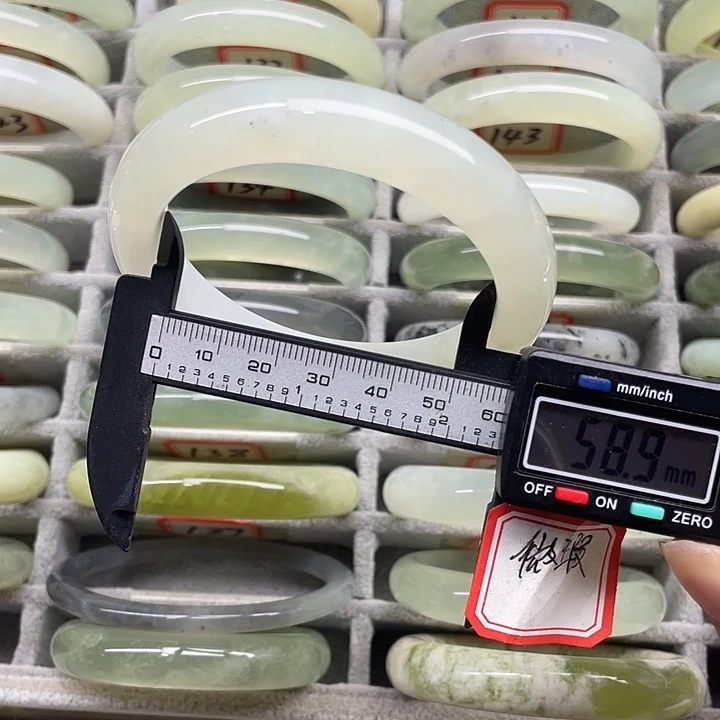 未镶嵌蛇纹石玉手镯130