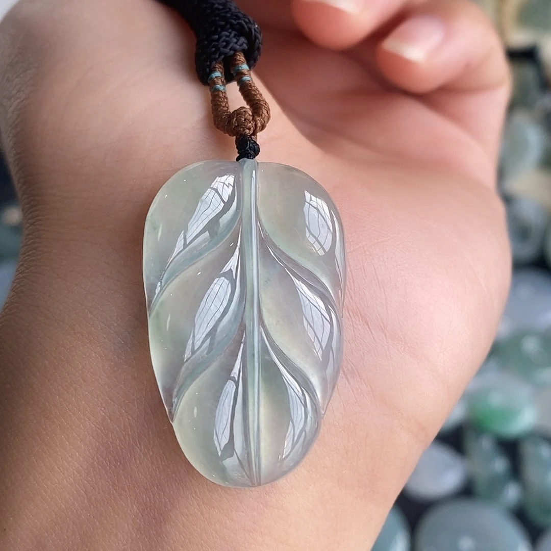 翡翠颈饰未镶嵌翡翠首饰