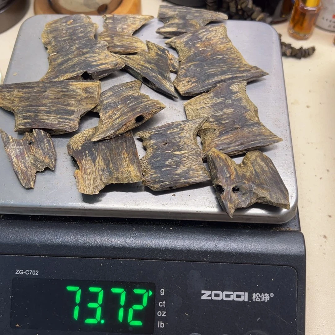 沉香碎屑沉香鑫***垚绿棋原材料73克