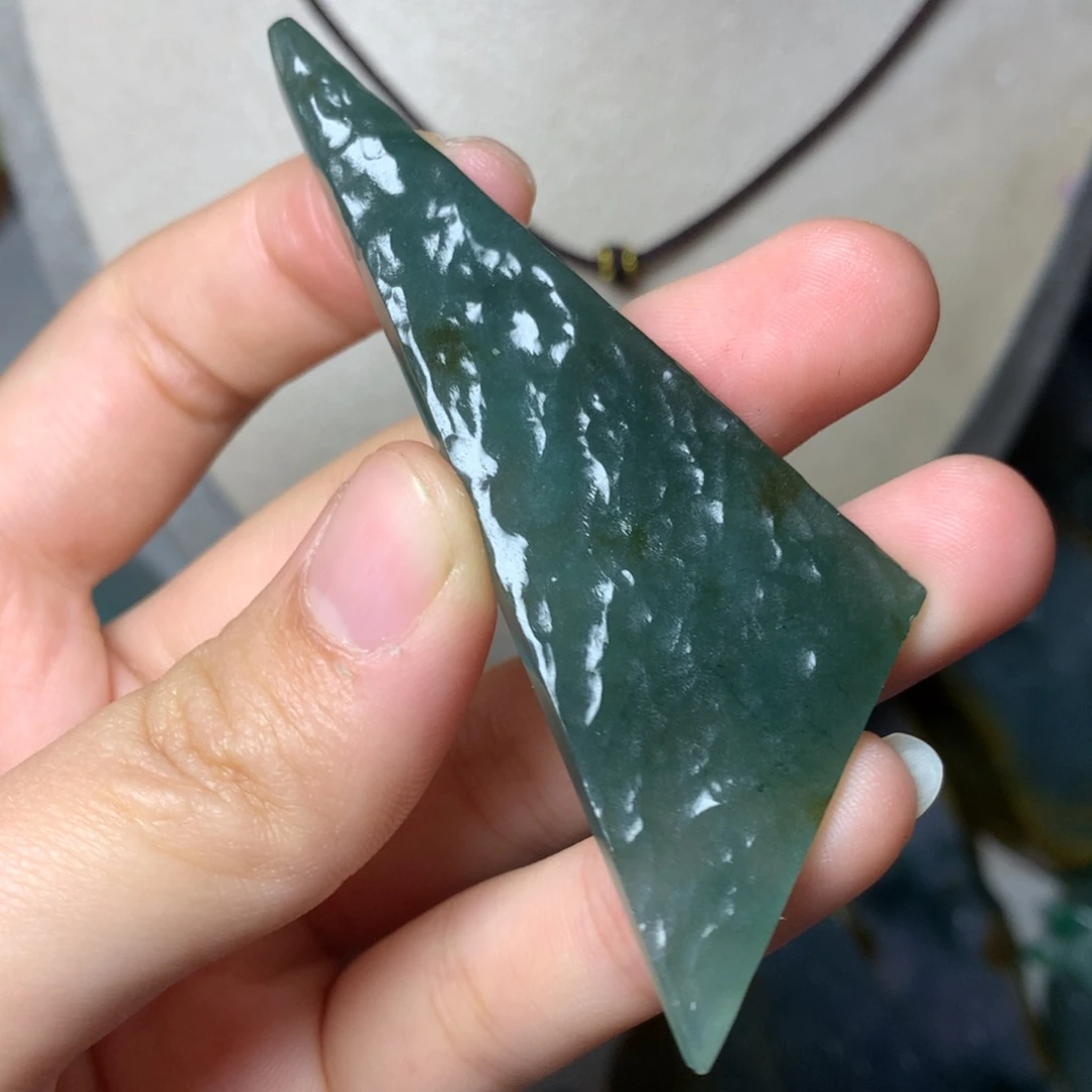 翡翠颈饰未镶嵌吊坠