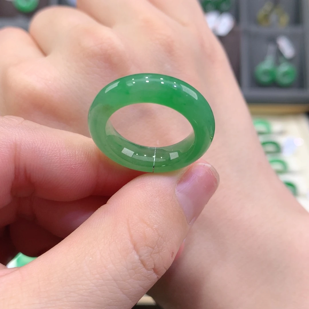 翡翠戒指未镶嵌翡翠