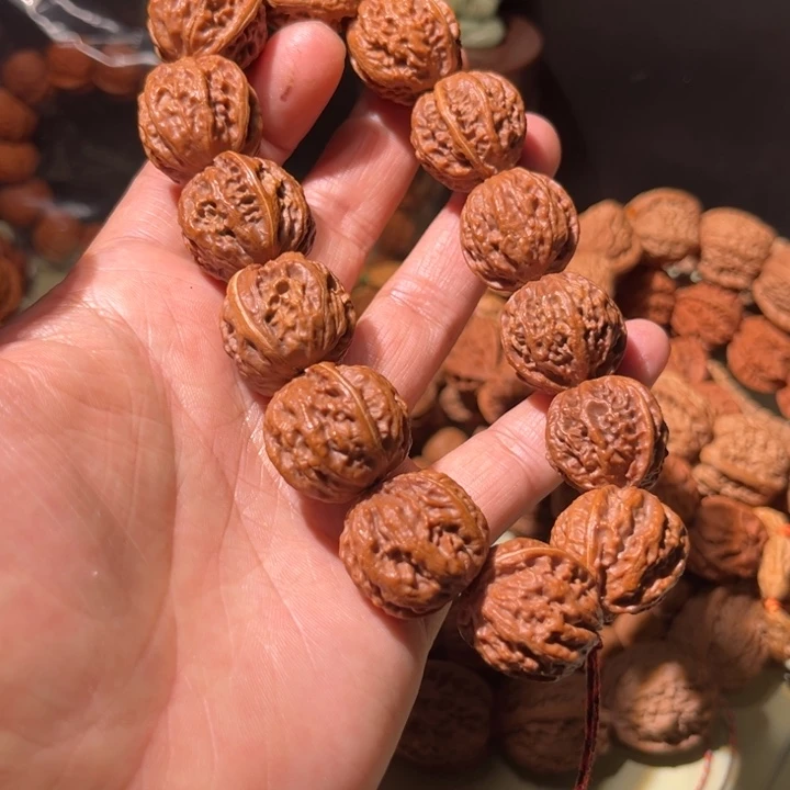 文玩核桃手串…………45