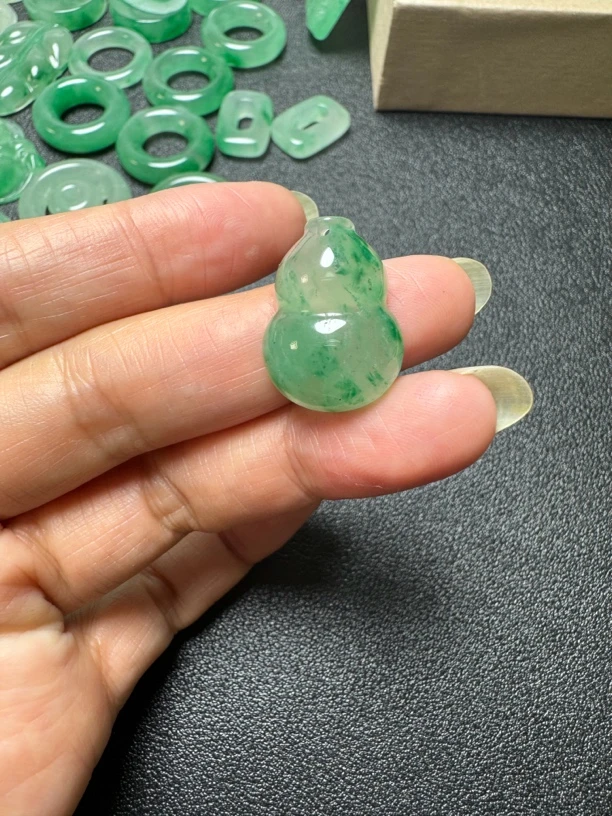 天然非洲翠葫芦吊坠