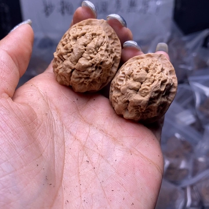 把件文玩核桃云南野生铁核桃81号36mm