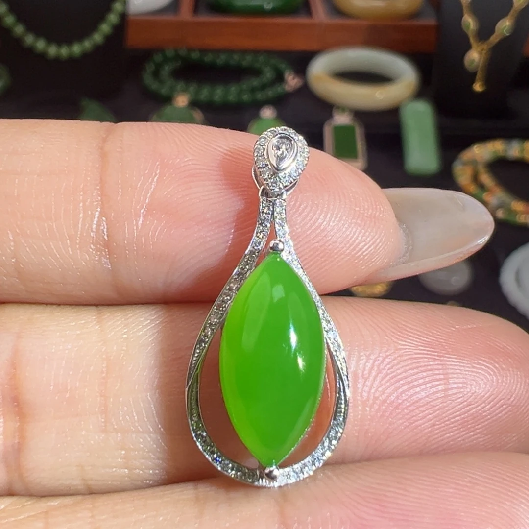 和田玉（碧玉）18K金镶嵌颈饰果绿高色色标凤眼吊坠