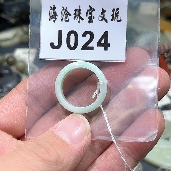 翡翠颈饰未镶嵌戒指