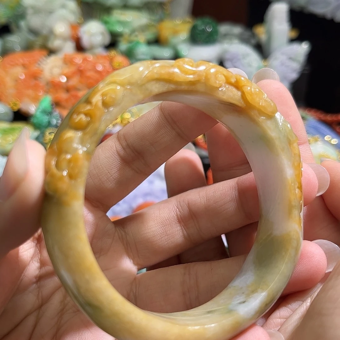 翡翠未镶嵌颈饰待编织