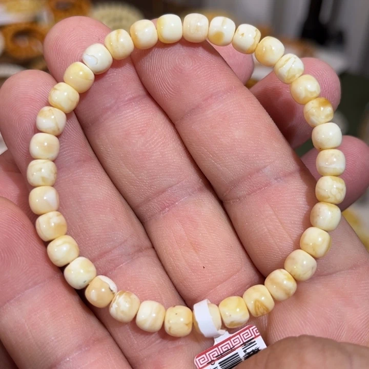 蜜蜡未镶嵌手链微瑕瓷白溶洞妖花6.3mm