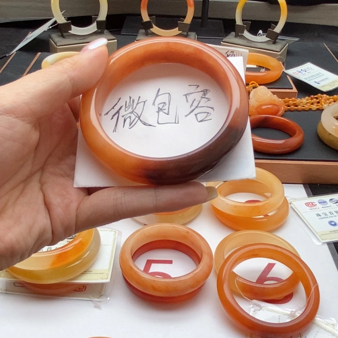 石英质玉（黄龙玉）未镶嵌手镯56微瑕