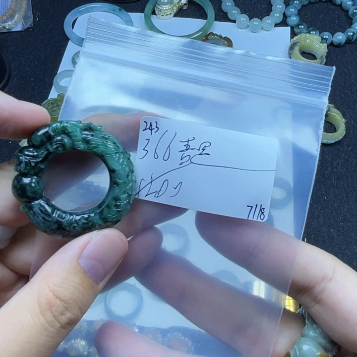 吾***工翡翠戒指未镶嵌翡翠