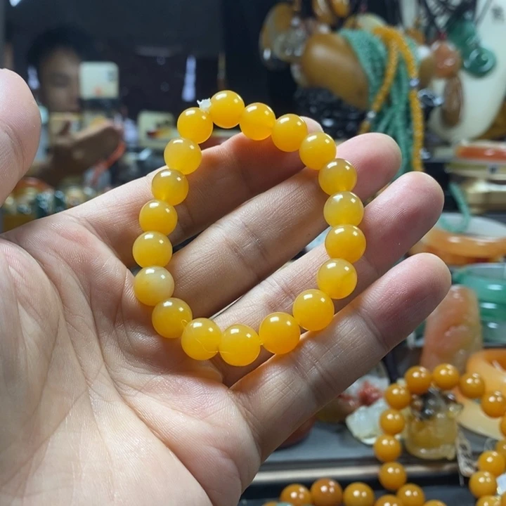 未镶嵌石英质玉（黄龙玉）手镯