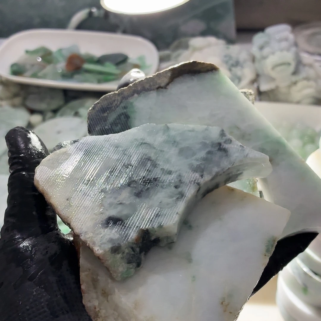 翡翠未镶嵌颈饰边角料