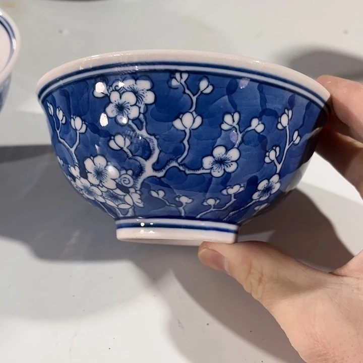 瓷片////直径12.5厘米。红。