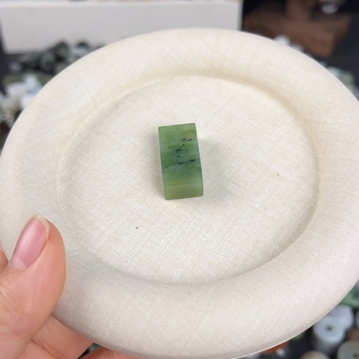 幸***和田玉未镶嵌颈饰