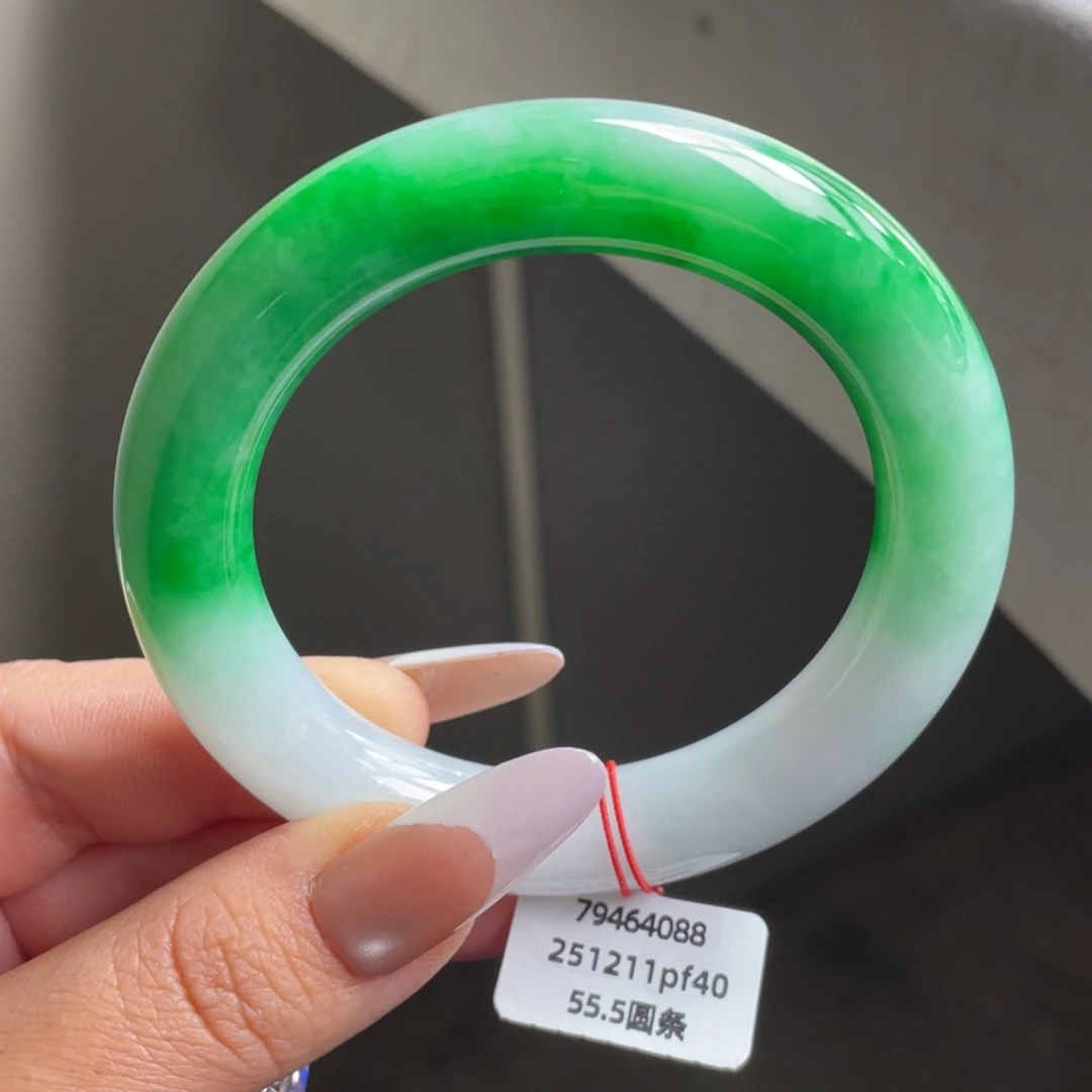 翡翠未镶嵌手镯辣绿白底青胖条手镯