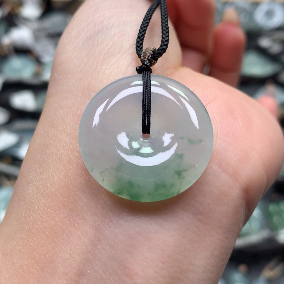 翡翠颈饰未镶嵌扣子