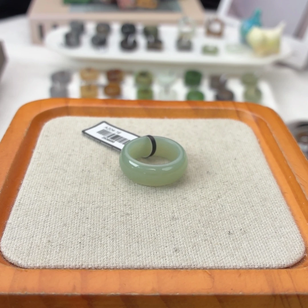 和田玉（糖玉）未镶嵌戒指z124奶青轮胎16.5不退换