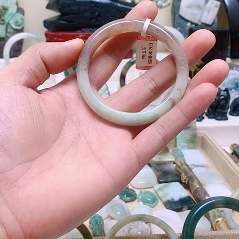 未镶嵌独山玉手镯红**我
