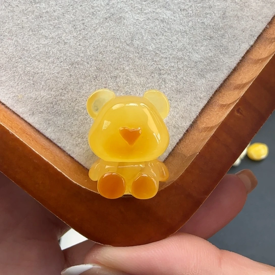未镶嵌琥珀珠宝奇石