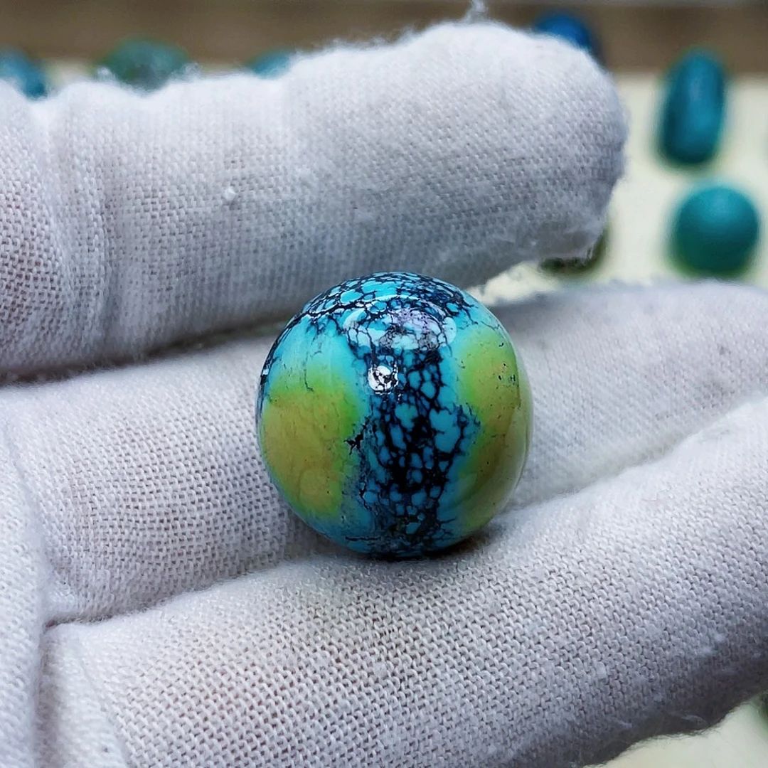 绿松石未镶嵌颈饰