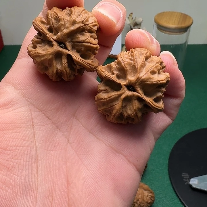 文玩核桃把件闪8，蓟县梨木台37尺