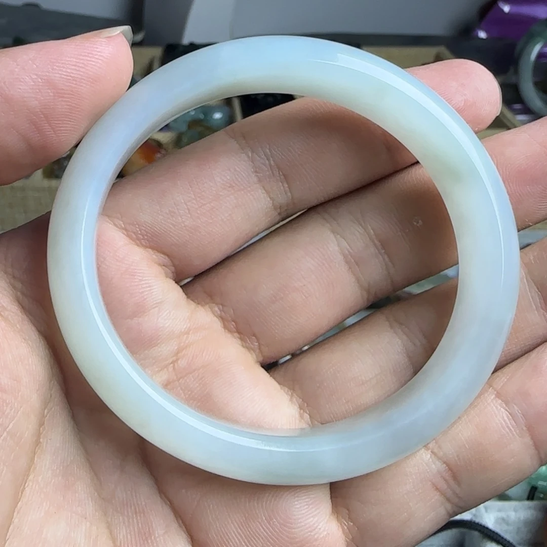 翡翠手镯未镶嵌贵妃