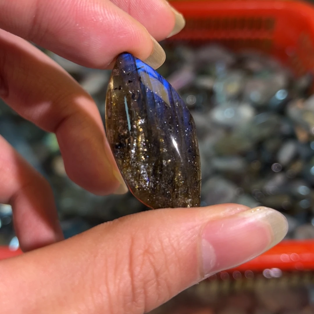 拉长石吊坠未镶嵌流***条