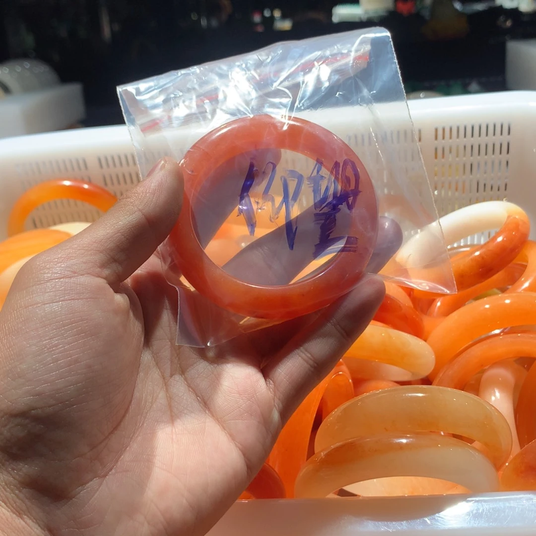 未镶嵌手镯石英质玉仰***?