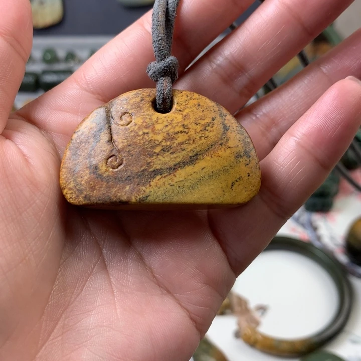 岫岩河磨玉（透闪石质玉）挂件未镶嵌波***货