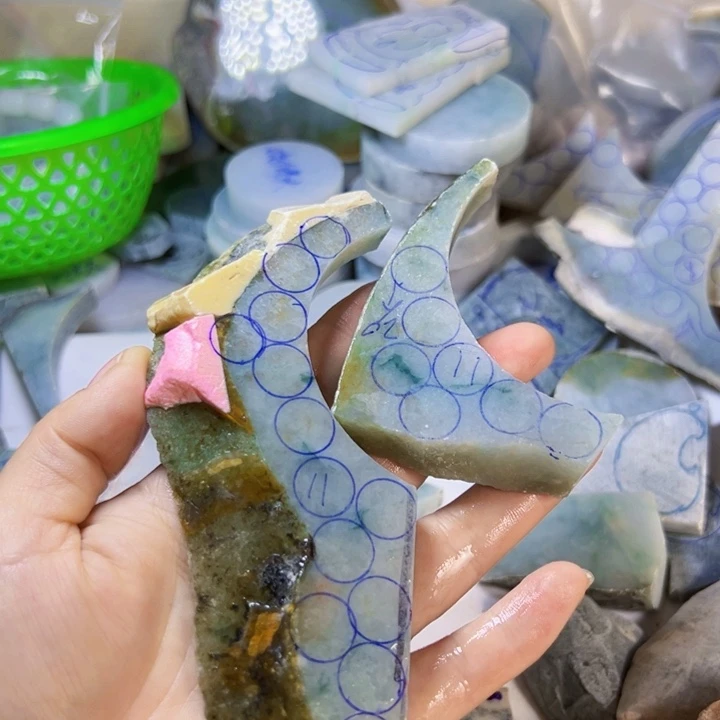 颈饰未镶嵌翡翠L**J