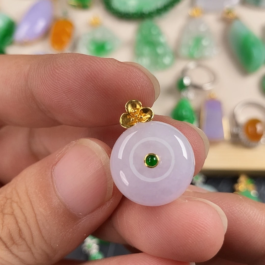 翡翠18K金镶嵌颈饰翡翠