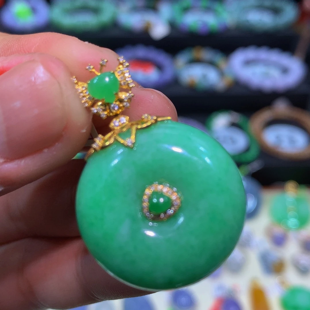 翡翠18K金镶嵌颈饰