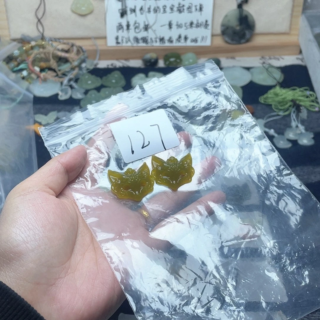 蛇纹石玉颈饰未镶嵌胜*