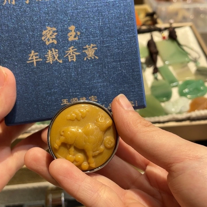 石英质玉未镶嵌颈饰