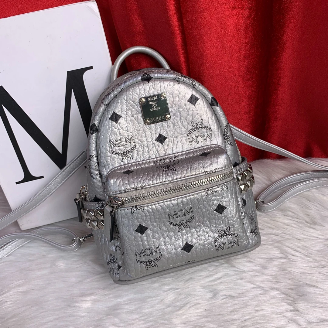 95新 MCM 银色小双肩包/WJ09705012/5012
