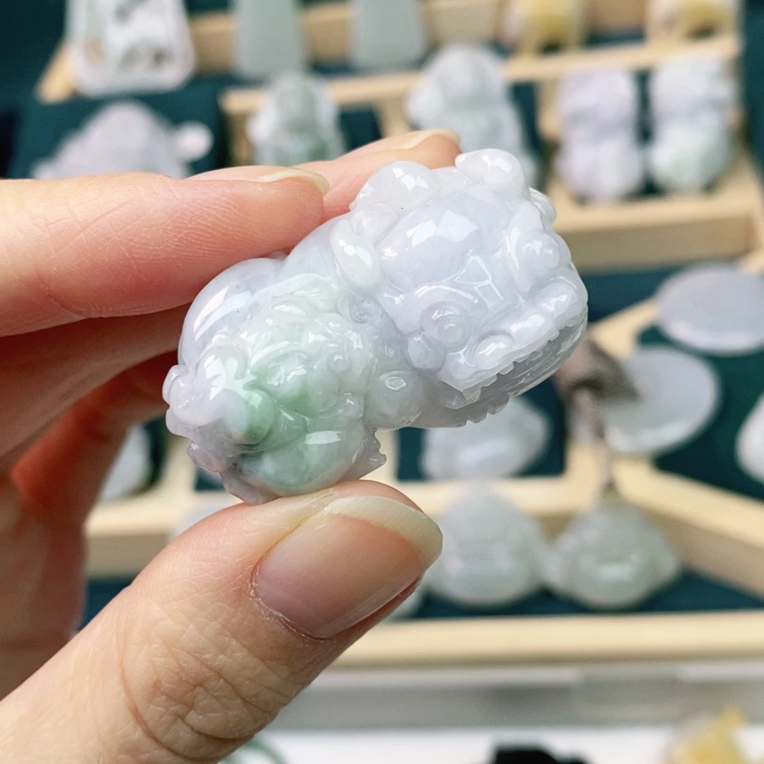 ****月翡翠未镶嵌颈饰貔貅